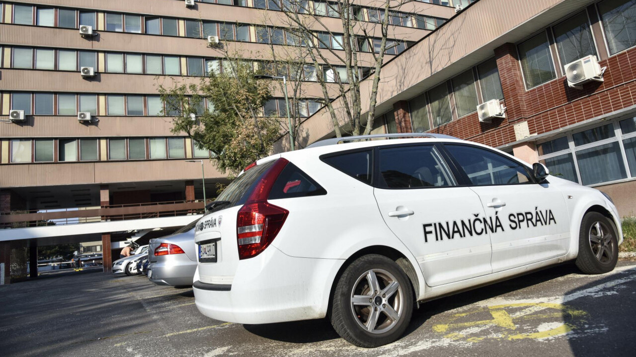 Vyse 22 tisic firemnych aut pod lupou Danovaci preveruju aj luxusne sportiaky Ekonomika Spravy