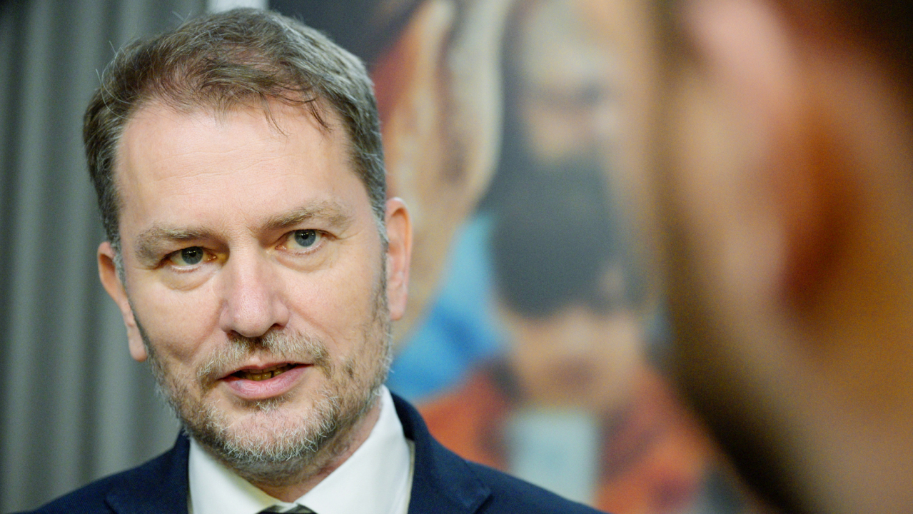 dvesto eur za odpoved potom posmeh na internete politolog tvrdo o matovicovej kampani volicom vesia na krk terce domace spravy
