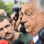 razia v datovom centre fideszu vysetrovatelia zaisuju databazy byvalej vladnej strany svet spravy
