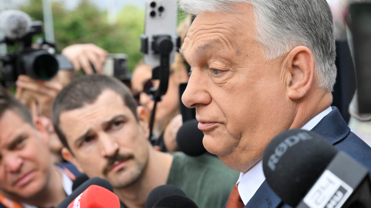 razia v datovom centre fideszu vysetrovatelia zaisuju databazy byvalej vladnej strany svet spravy