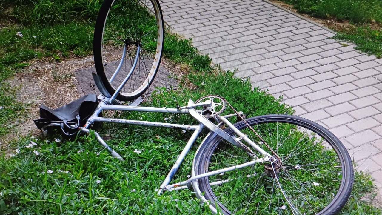 Tragická nehoda vo Veľkých Kostoľanoch: Seniorka na bicykli zomrela v nemocnici - Regióny - Správy 7 tragicka nehoda vo velkych kostolanoch seniorka na bicykli zomrela v nemocnici regiony spravy