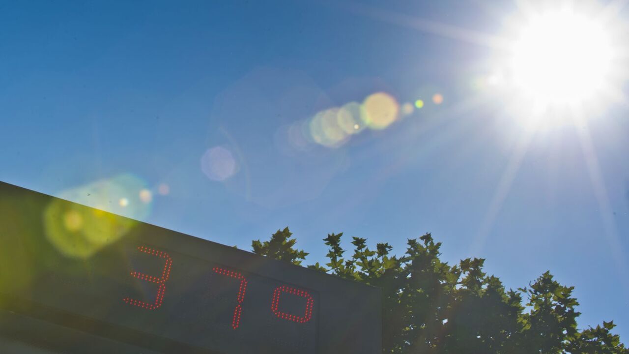 Dve vlny styridsiatok za jedno leto Meteorologicka varuje pred zmenou pocasia a odhaluje ci sa horucavy este vratia