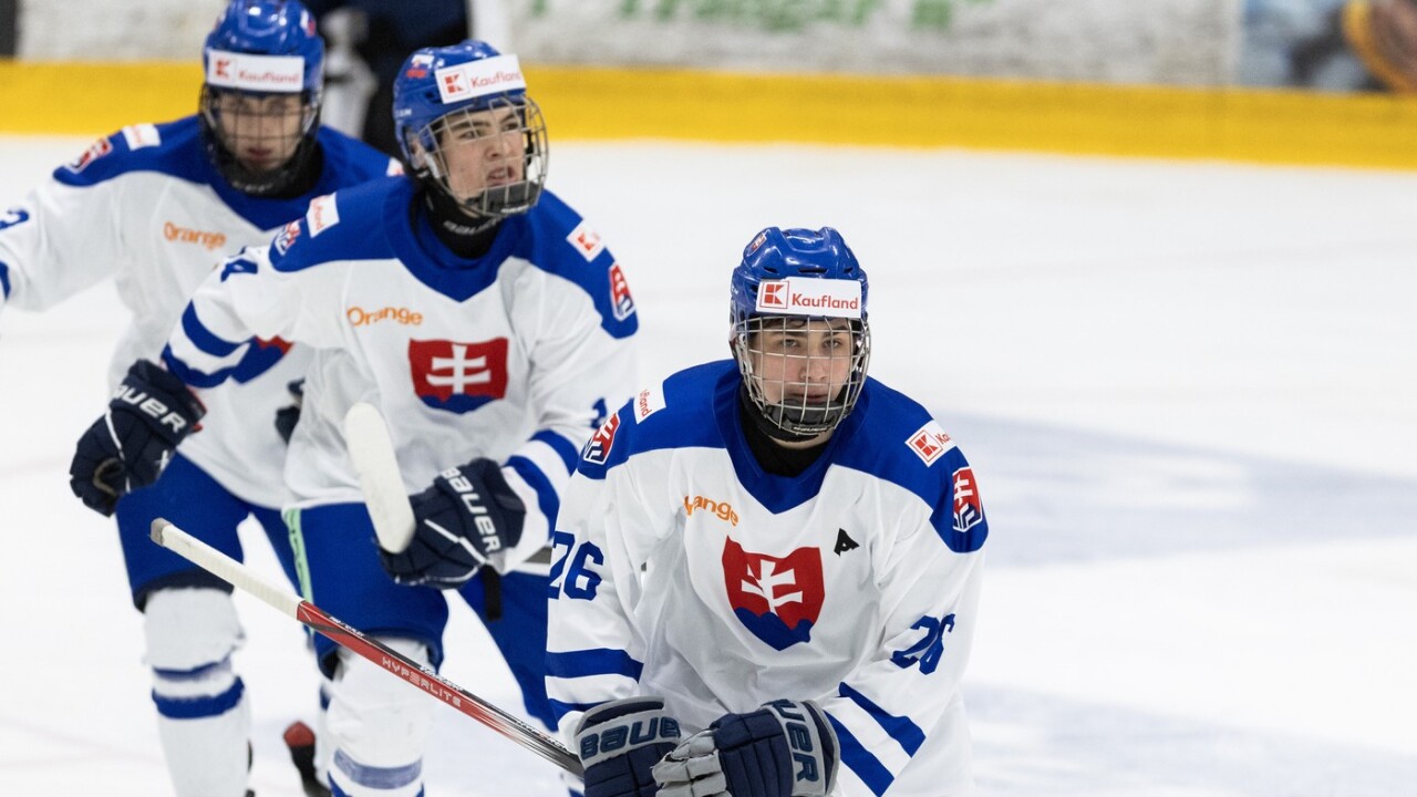 Slovaci drhali krok s favoritom do polovice zapasu Kanada vsak strelila styri goly a bolo z toho debakel Reprezentacia Hokej Sportweb