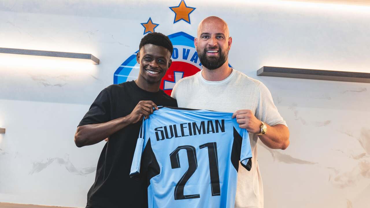 Tapol sa Kmotrik po vrecku Spanieli tvrdia ze ano Slovan zaplatil za Camaru sedemcifernu sumu Evropske pohare Futbal Sportweb