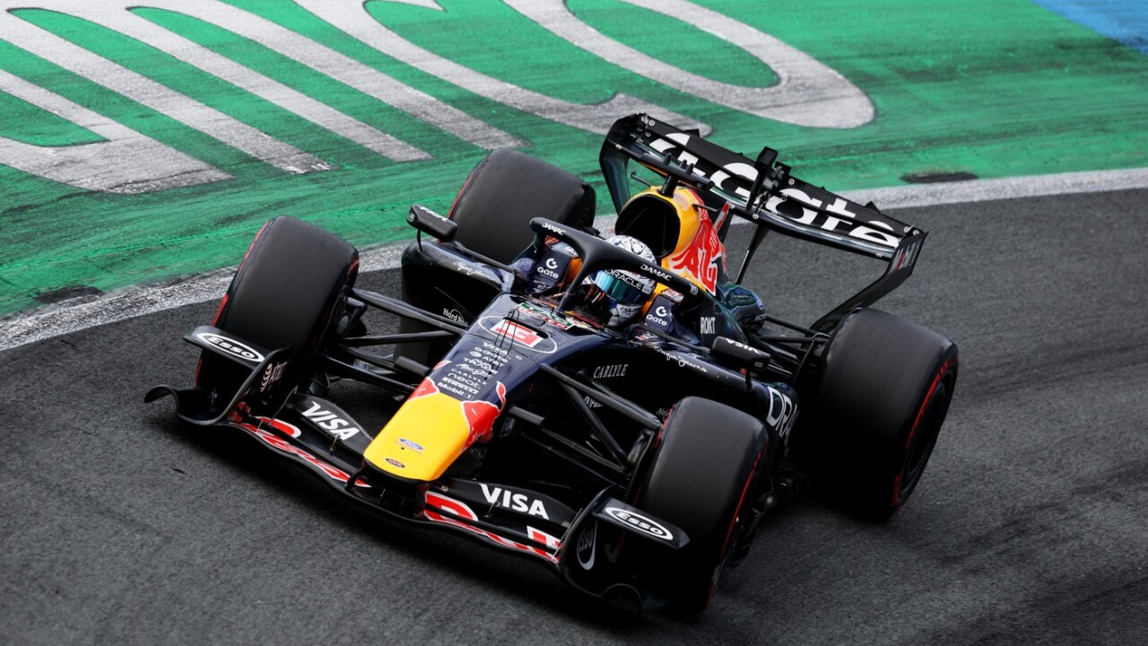 Tvrdý náraz Maxa Verstappena do múru. Smutná rozlúčka Holanďana s domácou veľkou cenou F1 - Ostatné športy - Športweb 8 Tvrd naraz Max a Verstappen a do muru Smutn rozlucka Holandana s domacou velkou cenou F1 Ostatne sporty Sportweb
