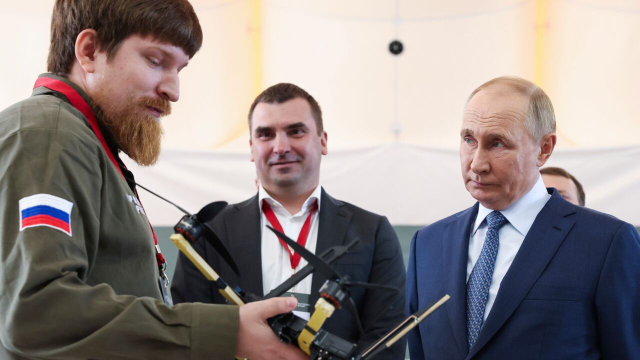 Ukrajinci sa pokusili odstranit mozog Putinovych upirov Zachrania mu po atentate zivot Svet Spravy