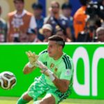 prestup na poslednu chvilu pre chelsea londynsky klub rokue s najlepsim brankarom ms v katare zahranicne ligy futbal sportweb