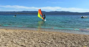 Na Dalmáciu sa valí voda aj oheň: Split zaplavila voda, Brač bojuje s plameňmi