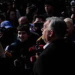 Súd poslal Orbánovho exministra za mreže, zostáva vo väzbe pre veľkú korupčnú kauzu