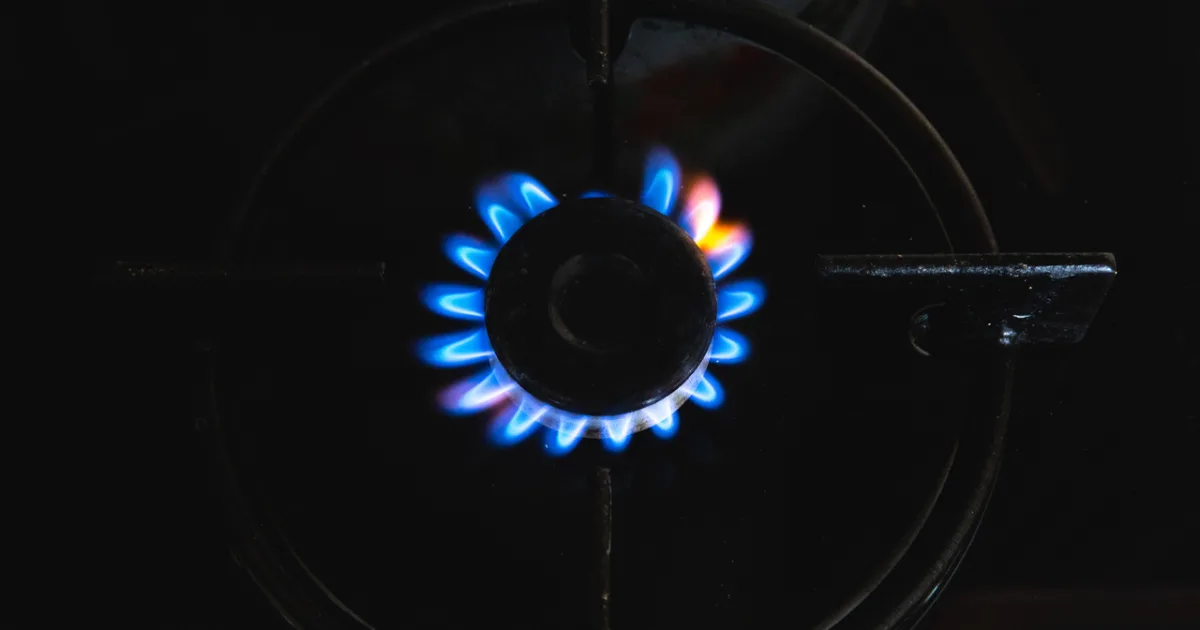 Účet za plyn môže byť vyšší o 25 %, upozorňuje analytik. Energopomoc opäť problémy