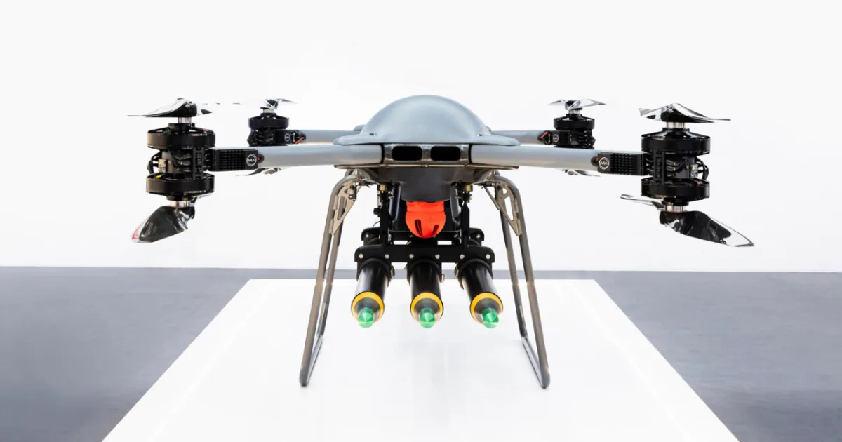 Američania premenili dron na lovca. Tri rakety mu umožňujú útočiť opakovane 9 Američania premenili dron na lovca. Tri rakety mu umožňujú útočiť opakovane