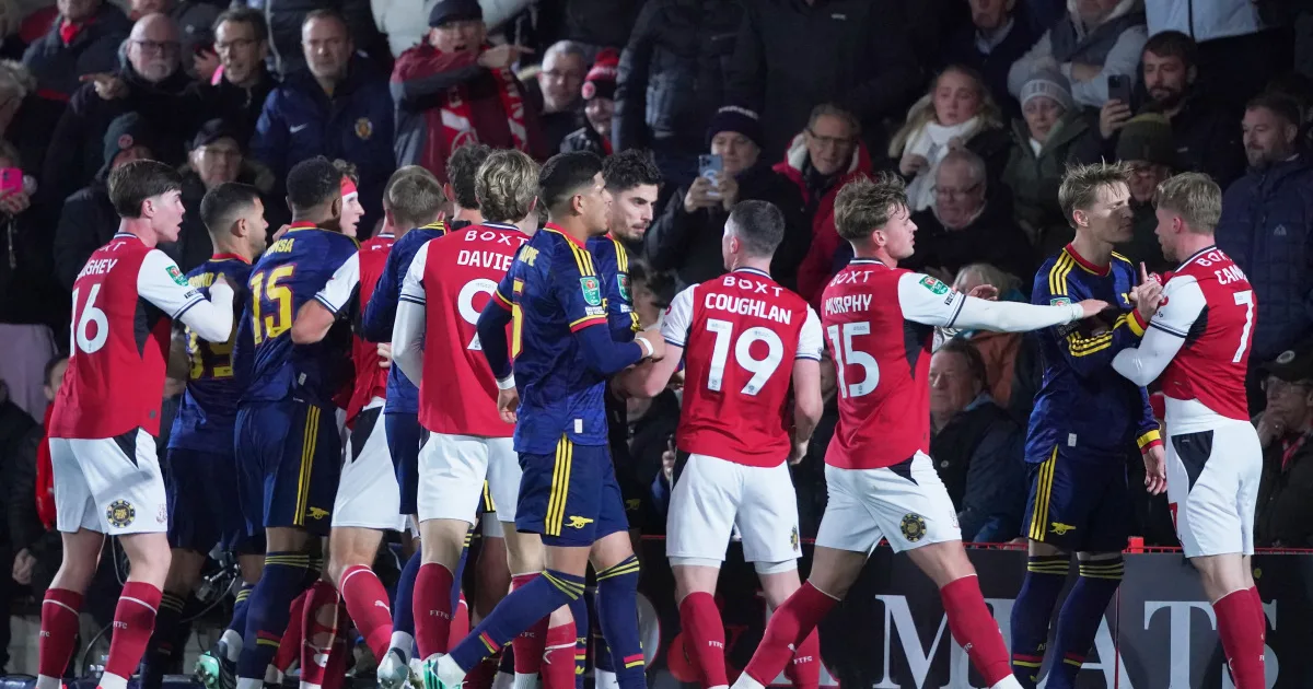 Arsenal zažil potupný výpad v pohári, vyradil ho štvrtoligista 7 Arsenal zažil potupný výpad v pohári, vyradil ho štvrtoligista