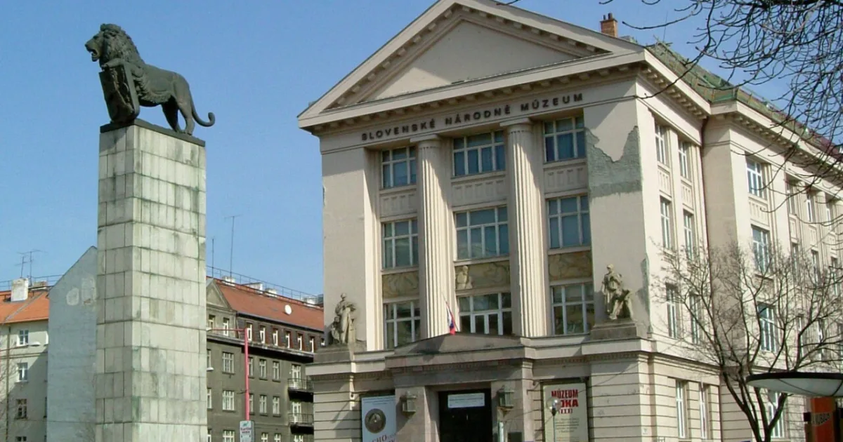 Baťov lev nahneval Hitlera. Dnes v Bratislave stráži M. R. Štefánika