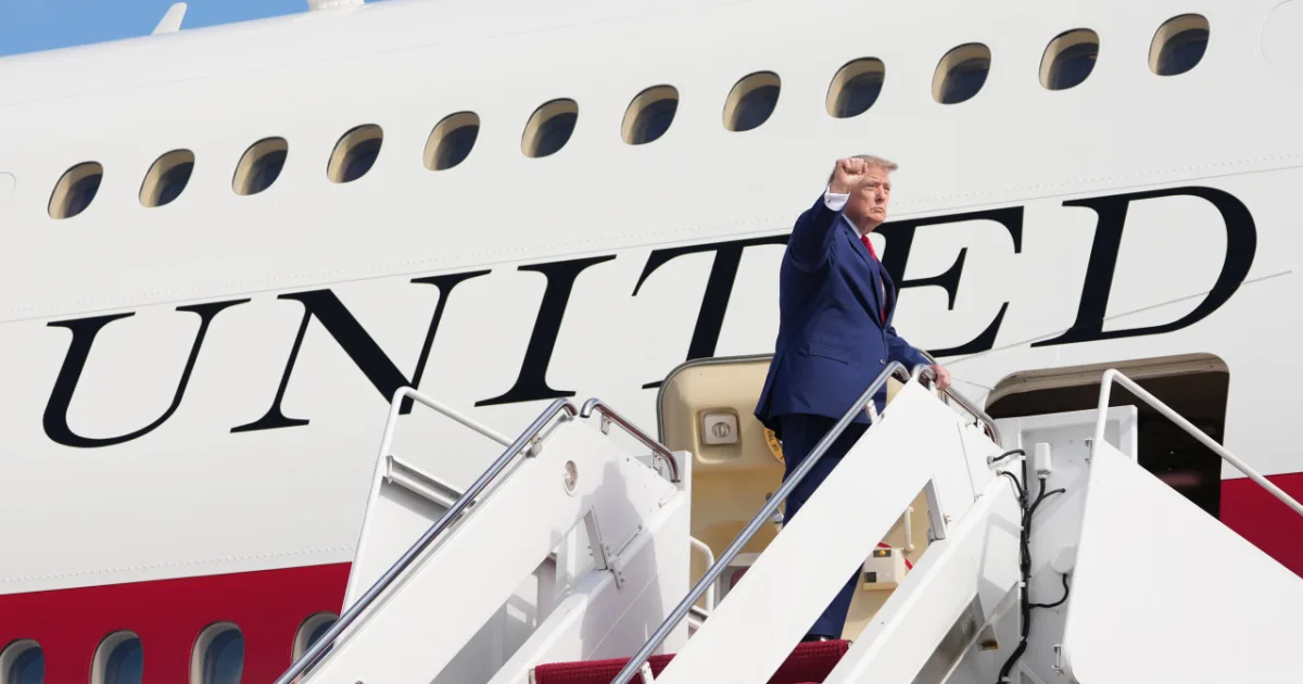 Biely dom opäť nepovolil CNN cestovať s Trumpom v Air Force One