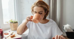 Čaj z obľúbenej bylinky zlepšuje spánok. Slováci ho pijú bez znalosti účinkov