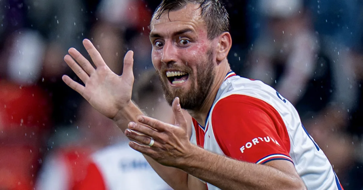 Ďalší skrat Chorého: útočník Slavie ukázal rozhodcovi prostredník a šiel pod sprchy