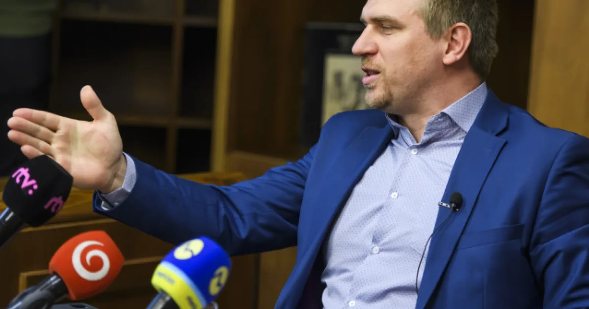 Danko má vážny problém. Pellegriniho krok môže vyvolať krízu v koalícii, varuje politológ