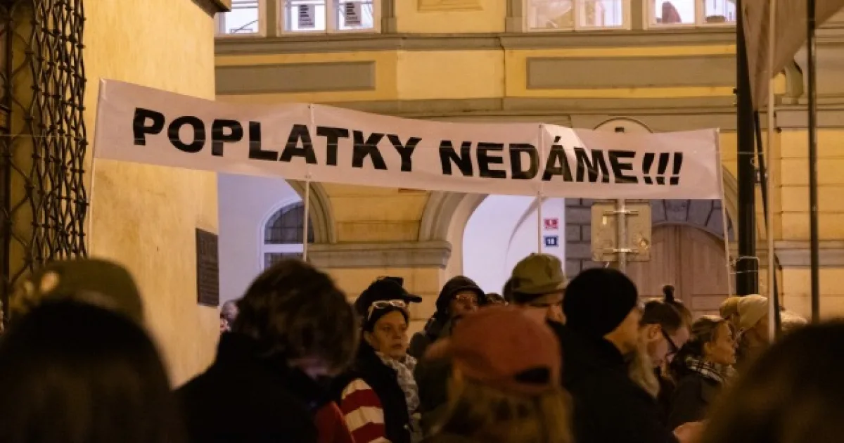 Demonštranti zaplnili Prahu, vláda čelí odporu kvôli zmenám v médiách 8 Demonštranti zaplnili Prahu, vláda čelí odporu kvôli zmenám v médiách