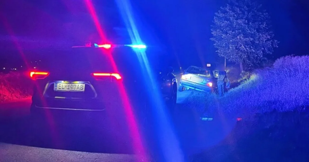 Divoká jazda s majákmi môže policajtov stáť uniformu