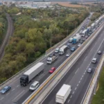 Dopravná zápcha na D1: Vodiči čelia až dvojhodinovému zdržaniu, hrozia nehody