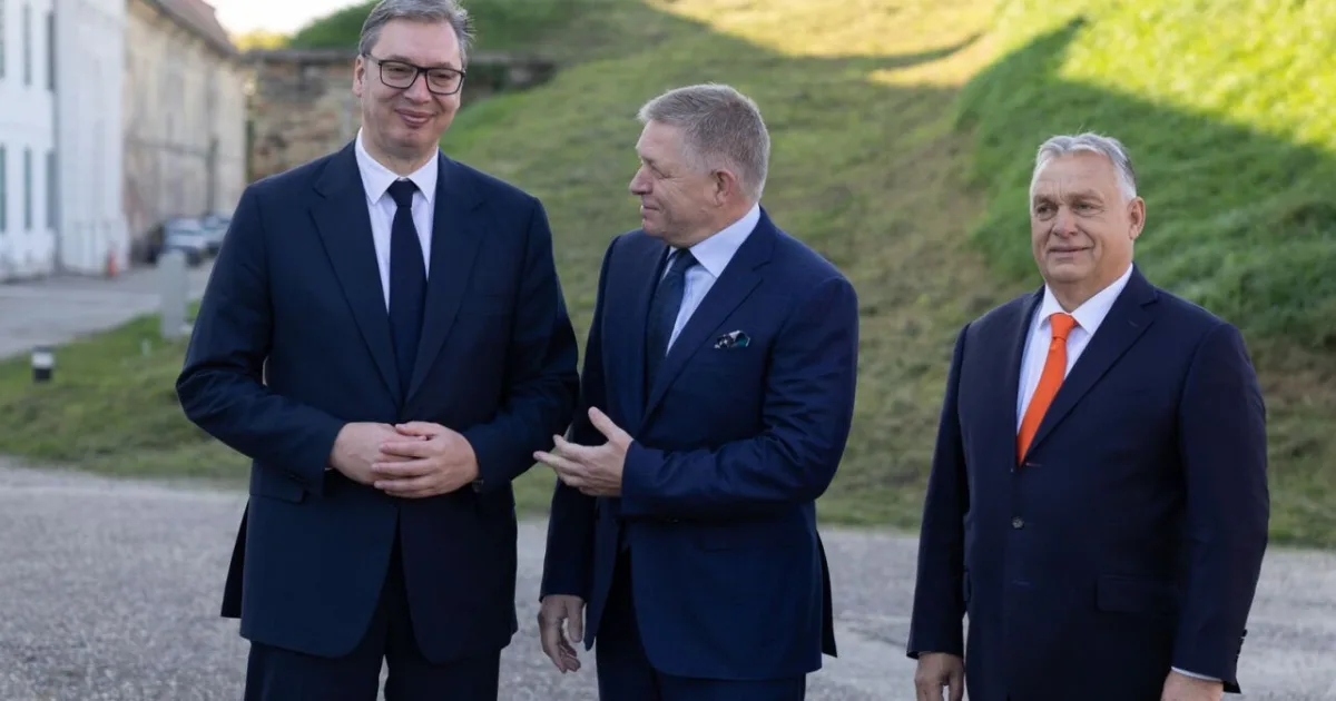 Dvojzáprah porazených: Vučič si volá Orbána, rokovať budú o návrate k moci 7 Dvojzáprah porazených: Vučič si volá Orbána, rokovať budú o návrate k moci