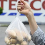 Ekonóm o odchode Tesca: Slabý dopyt, obchod to pocíti, zákazníci sa báť nemusia