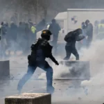 Francúzsko čaká výbušný víkend, do ulíc pošle 70-tisíc policajtov