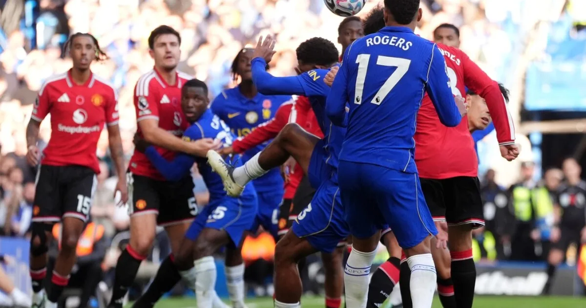 Kríza Manchestru United pokračuje, prehrali aj s Chelsea po vylúčení a penalte
