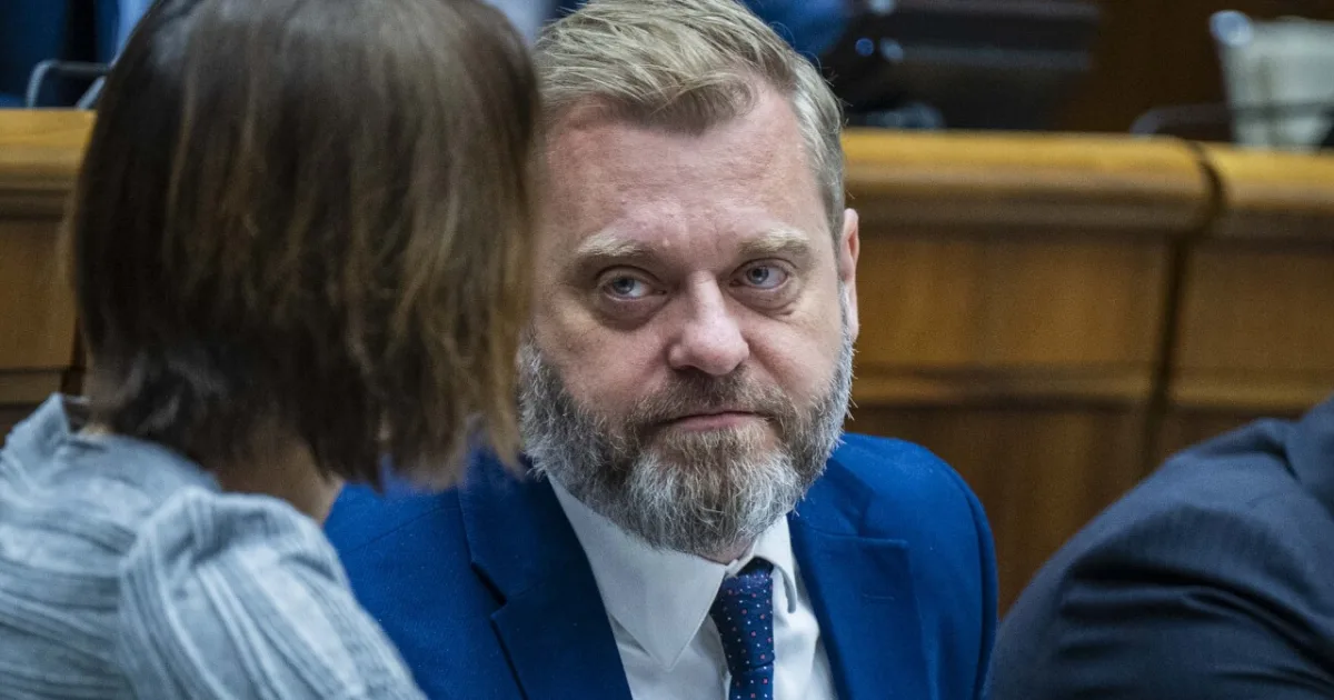 Krúpa vykopal Ficovi politický hrob, poslankyňa Smeru reaguje 8 Krúpa vykopal Ficovi politický hrob, poslankyňa Smeru reaguje