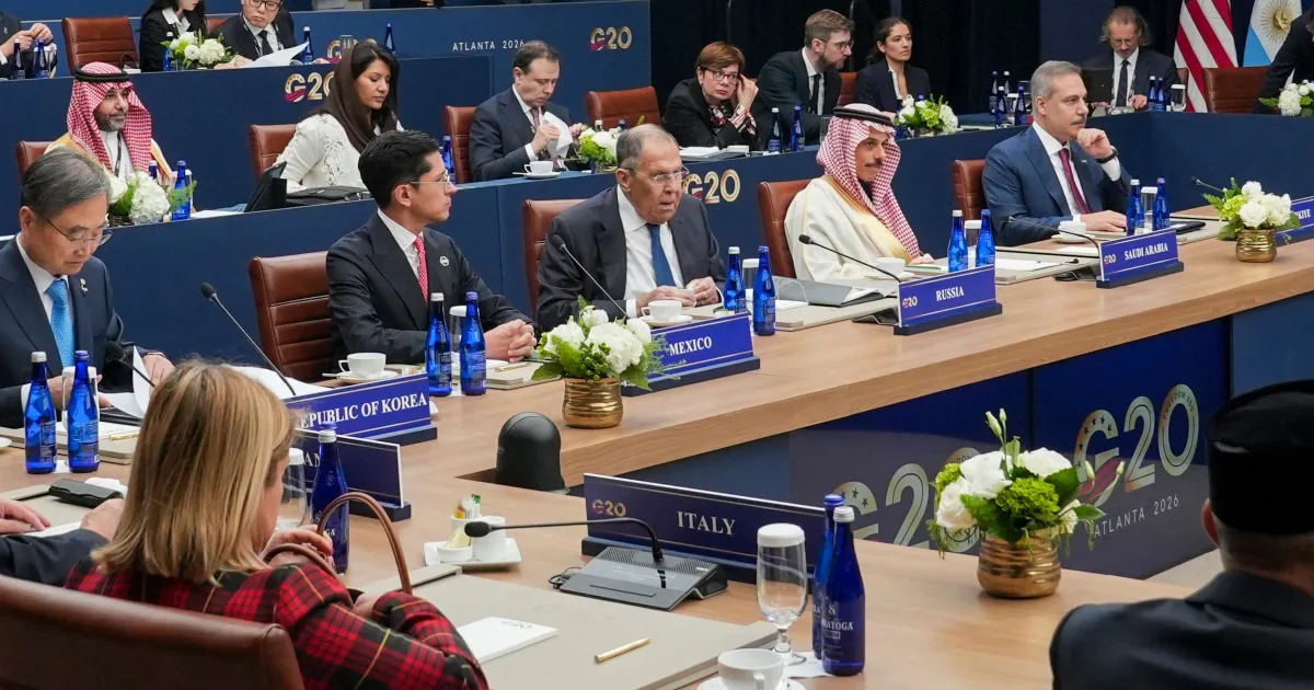 Lavrov na G20 šíril klamstvá, spoločnú fotku zrušili 8 Lavrov na G20 šíril klamstvá, spoločnú fotku zrušili