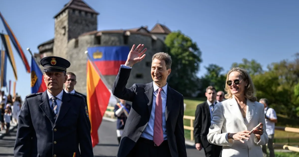 Lichtenštajnský princ využil svoje veto. Takúto moc nemá väčšina európskych panovníkov 8 Lichtenštajnský princ využil svoje veto. Takúto moc nemá väčšina európskych panovníkov