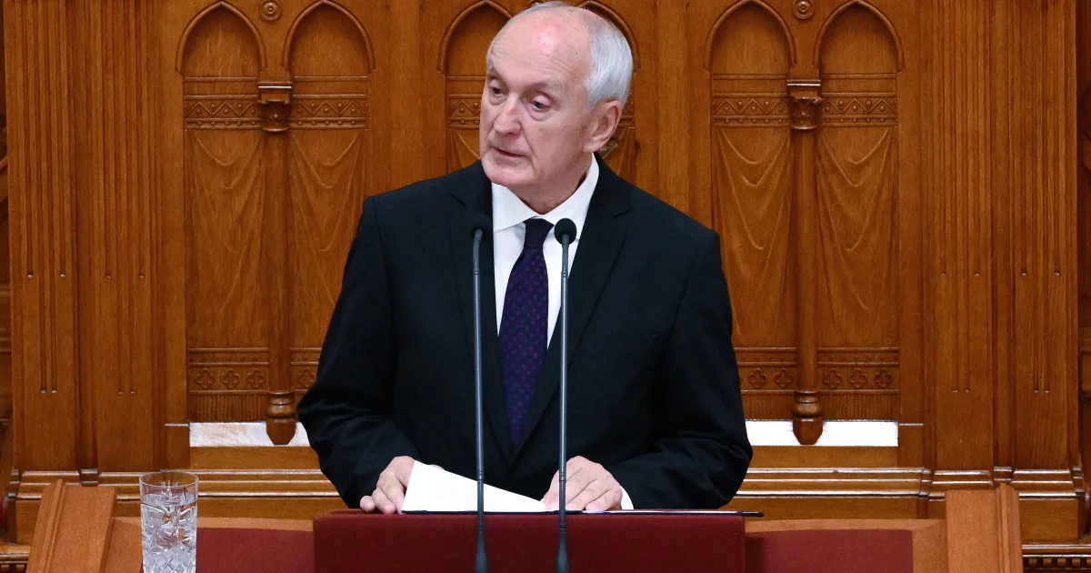 Maďarskom otriasa nekrvavá revolúcia. Prezident avizuje zmeny
