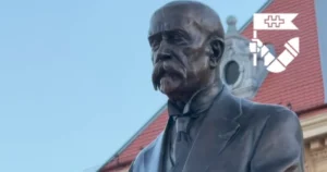 Masarykova socha sa vrátila do Nitry, stojí na pôvodnom mieste