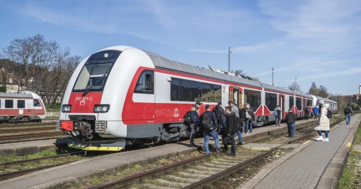 Máte lístok na vlak na dušičkový víkend? Kúpte ho teraz, čaká sa nápor cestujúcich