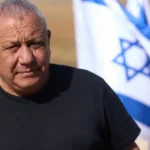 Netanjahu sa obáva prehry. Izraelské voľby môže vyhrať obľúbený generál