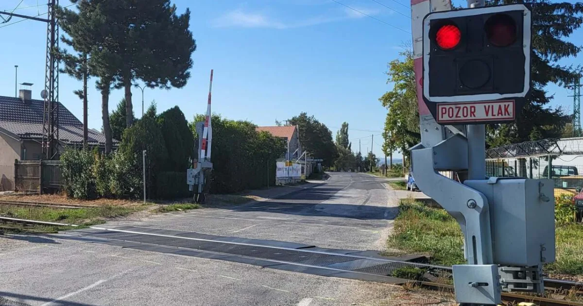 Od pondelka obchádzka: oprava priecestia pri Smoleniciach zmení trasu vodičom aj školákom 8 Od pondelka obchádzka: oprava priecestia pri Smoleniciach zmení trasu vodičom aj školákom