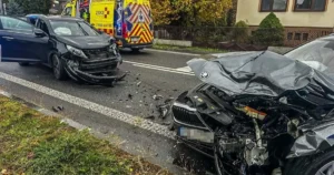 Opitý vodič narazil do auta so ženou a deťmi, po nehode ich hospitalizovali
