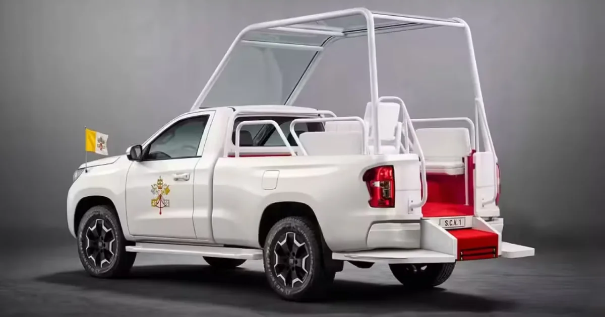 Pápežovi prídu nové papamobily. Fiat a Toyota bez ochrany