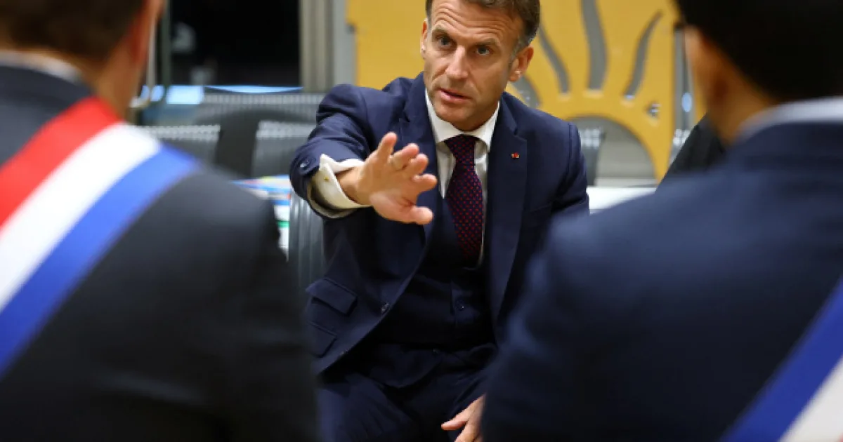 Po streľbe pri Paríži zadržali ďalších. V byte podozrivého našli Mein Kampf aj Korán