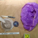 Polícia pri protidrogovej akcii zadržala muža a zaistila štyri kilogramy podozrivej látky