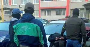 Polícia zadržala muža obvineného z dávnej vraždy, obeť zastrelil a stopy zahladil