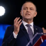 Poľský prezident sa urýchlene vracia domov, na ústavnom súde je chaos, obsadila ho polícia