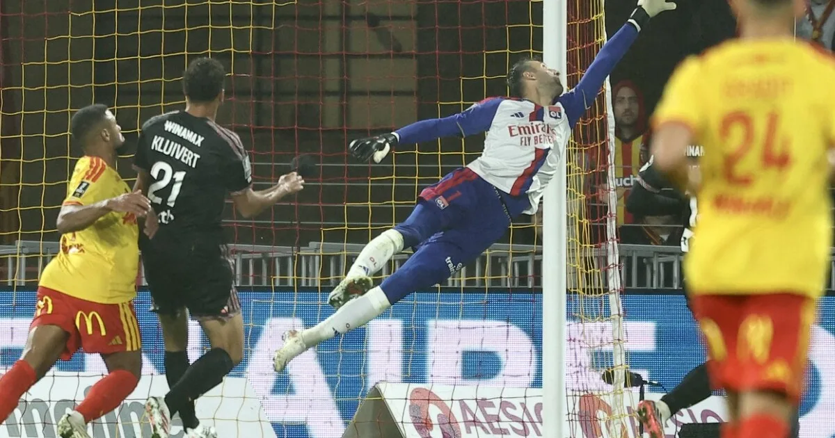 Premrhali šancu dostať sa na čelo. V Lyone napriek tomu chvália výborného Greifa