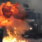 Protesty proti vláde v Albánsku sprevádzalo násilie, demonštranti útočili na políciu