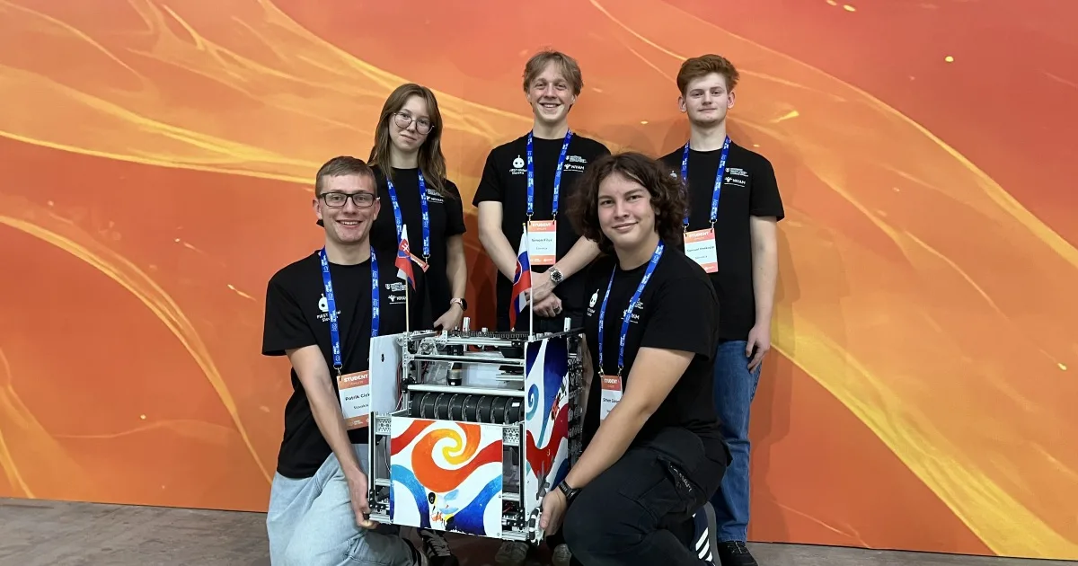 Slovenskí stredoškoláci získali 3. miesto na robotickom šampionáte v Kórei