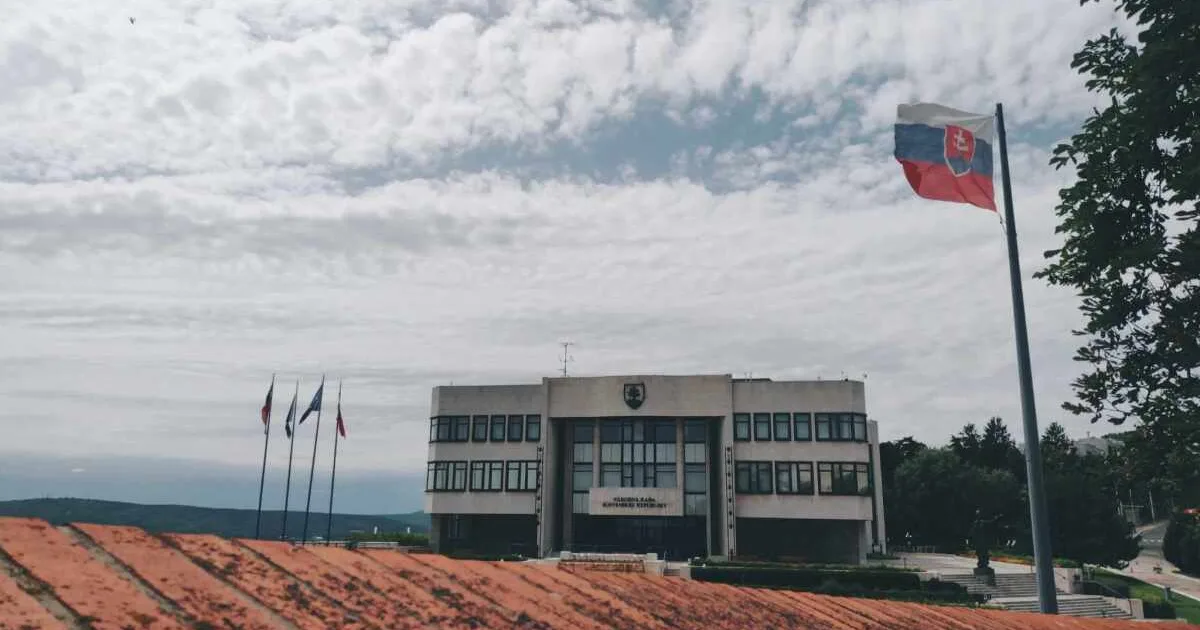 Smer dobieha PS, boj o víťazstvo sa dramatizuje. Kto zostane mimo parlamentu?
