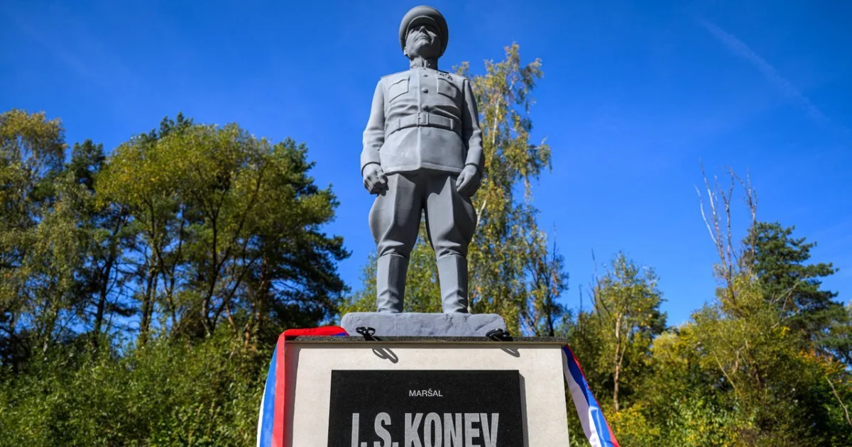 Socha sovietskeho maršala potešila Rusko. Česko označili za „zavšivavenú dieru“