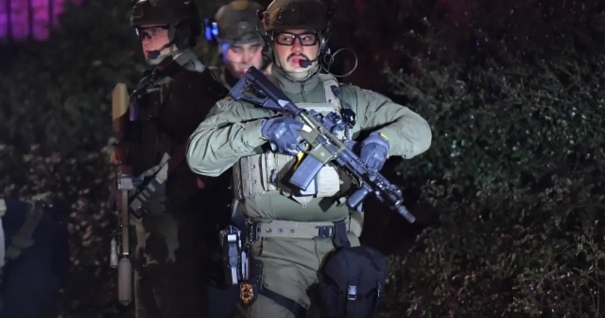 Streľba v obchode s halloweenskymi kostýmami v USA: jeden mŕtvy, šesť zranených