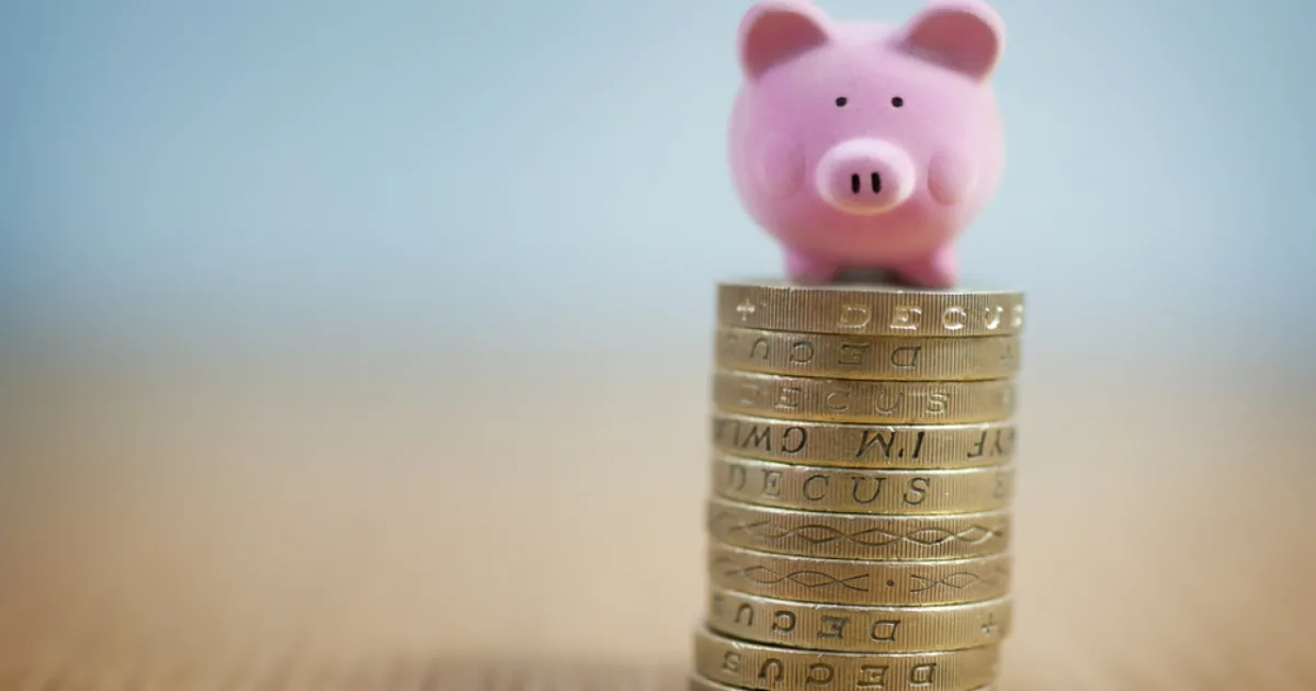 Väčšina Slovákov sníva o našetrených 8 553 eur, no realita je iná
