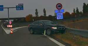 VIDEO: Protidrogová jednotka zasahovala v Košiciach, zaistila drogy, zlato aj 100-tisíc